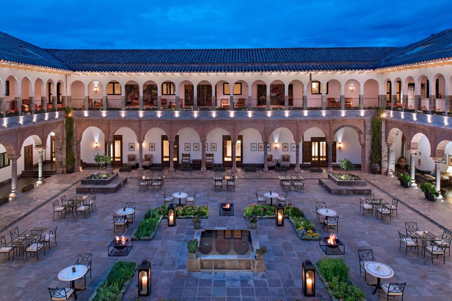  интерьер внутреннего двора отеля JW Marriott Cusco Перу